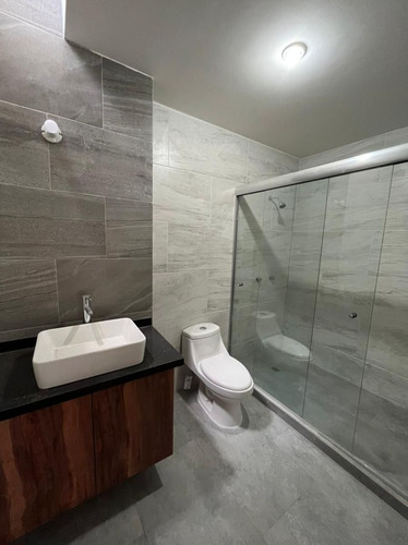 En Venta | Espectacular Casa En Privada Con Casa Club, Nuevo Refugio, Querétaro