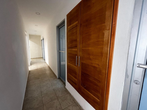 Edificio Empresarial En Piantini De 1,000 Mt2