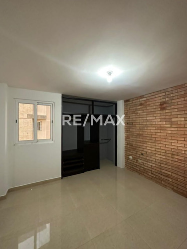 Venta De Apartamento Amoblado En Zona Norte En Maracaibo