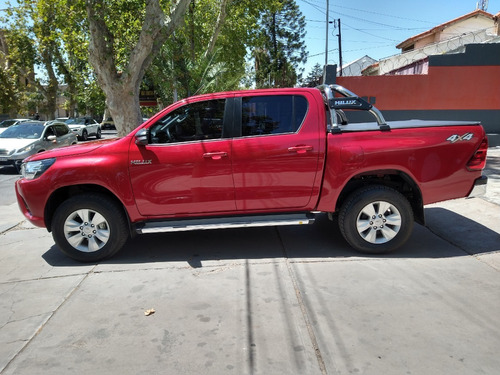 Imagen 4 de 10 de Toyota Hilux Sr 4x4 2017