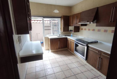 Casa En Venta. P.º De Las Palomas, Las Alamedas, Cdad. López Mateos.