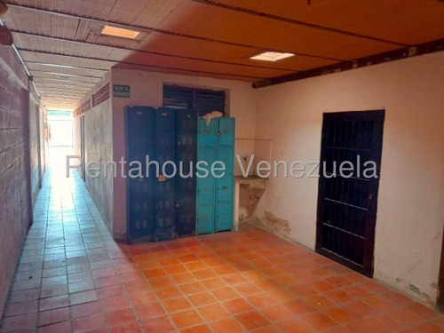 Jv Vende Haz Crecer Tu Negocio En Esta Ubicación Privilegiada! Galpon Con Fácil Acceso Para Clientes Y Proveedores, Además De Cómodas Opciones De Estacionamiento. 25-10294 Jun11