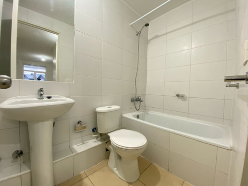Condominio Con Piscina, Sala De Eventos, Cerca Del Centro.