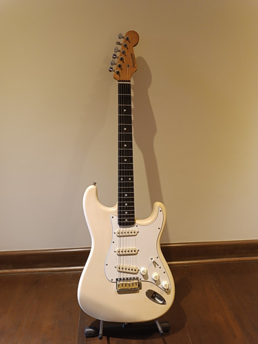 Guitarra Fernandes Stratocaster 