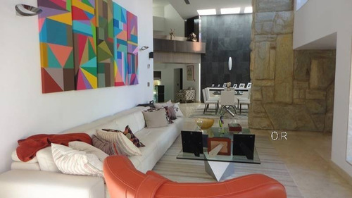 Imagen 7 de 30 de Leal Pérez Vende Majestuosa Casa En Urbanización Guataparo Con Piscina