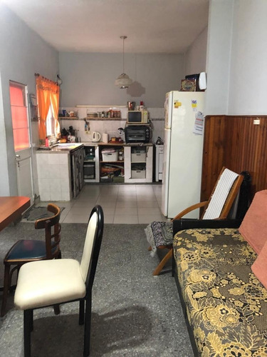 Imagen 3 de 10 de Venta. Lanus Oeste Ph Dos Plantas Con Patio