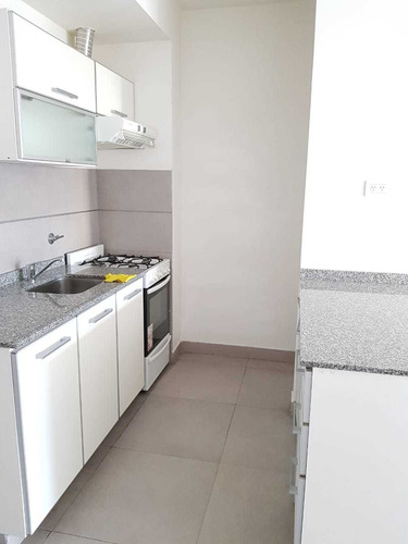 Imagen 8 de 13 de 03- Impecable Departamento De 1 Aamb Al Frente Con Balcon