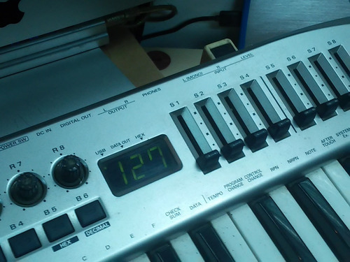 Imagen 4 de 7 de Edirol Pcr-a30 Audio Interface/midi Controller ( Dañado)
