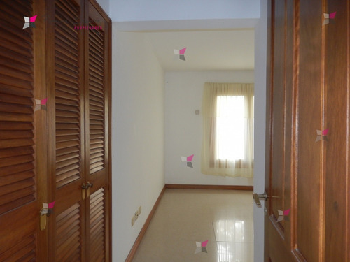 Casa En Venta En La Zona De Lugano- Ref: 9724