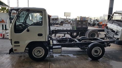 Imagen 3 de 12 de Isuzu 100 2016 Por Partes