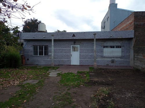 Imagen 4 de 15 de Casa De 3 Ambientes Sobre Gran Lote En El Barrio Dorrego A 1 Cuadra De La Av. Colón