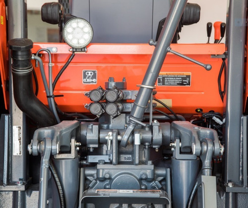 Imagen 3 de 5 de Tractor Kubota M9540 Rops