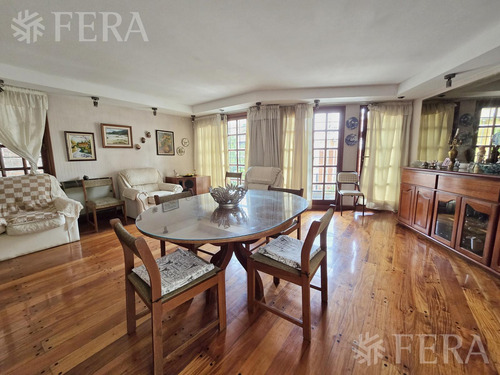 Venta Casa 5 Ambientes Con Cochera Y Jardín En Wilde