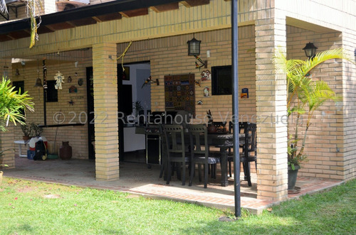 Ms: 24-22698 Se Vende Casa De 2 Niveles En La Urb. Monte Claro, Hoyo De La Puerta A=300m2, 5h, 5b, 2p.