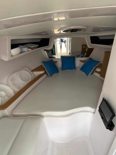 Lancha Caprice 270