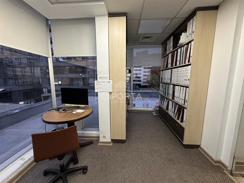 Exclusiva Oficina 70 M2 /pedro De Valdivia /sector Comercial