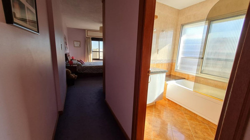 Imagen 17 de 30 de Vende Apartamento 3 Dormitorios, 2 Baños Y Garaje X 2 - Frente A La Rambla