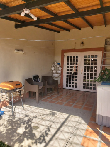 Luis V. Vende Casa En La Urb. Valle De Oro Conj. Resd. El Tinajero 07-27