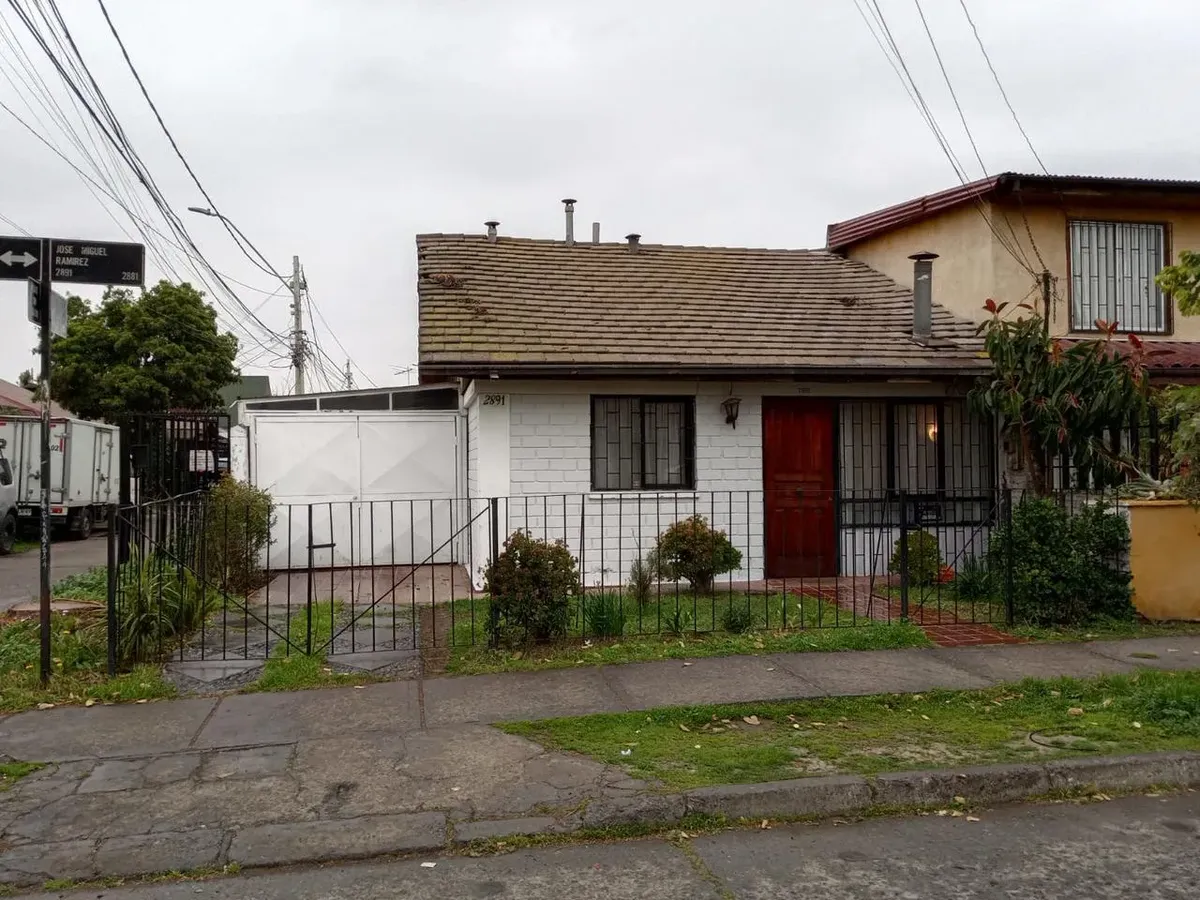 Imagen 2 de 29 de Venta De Casa, Buen Patio, Barrio Tranquilo Y Familiar