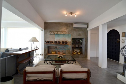Exclusiva Casa Sobre La Playa De Solanas. Excelentes Vistas, Piscina Y Parrillero Con Vista Al Mar. - Ref: 5678