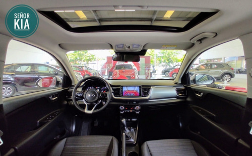 Imagen 9 de 14 de Kia Stonic Hibrido Zenith 2022 + Obsequio Especial