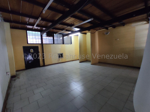 Local Comercial Ubicado Estratégicamente En La Av 19 De Abril 24-17379 Ec