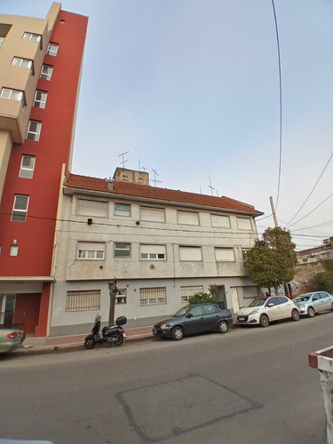 Imagen 12 de 12 de Depto 2 Ambientes Con Ventanal A La Calle - 2do Piso Por Escalera
