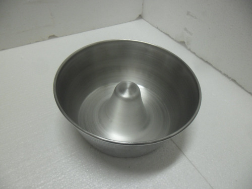 Molde De Aluminio Con Tubo Para Budín Y Flan Medidas 20x8 Cm