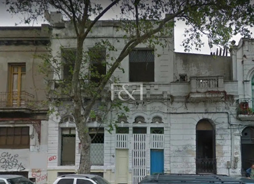 Terreno Con Construcciones En Daniel Fernandez Crespo