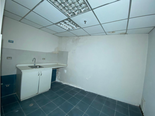 Millennium Los Dos Caminos. Venta Local Comercial 698,54mt2.