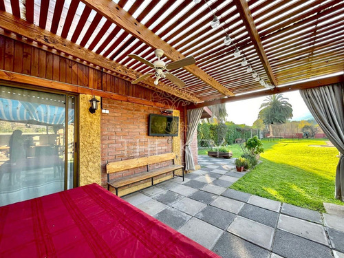 Casa En Venta De 5 Dorm. En Olmué