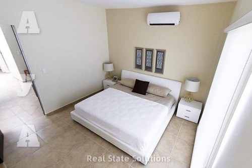 Casa En Venta De 3 Recámaras, Terraza Familiar, 3 Niveles En Paseo De La Joya, Playa Del Carmen