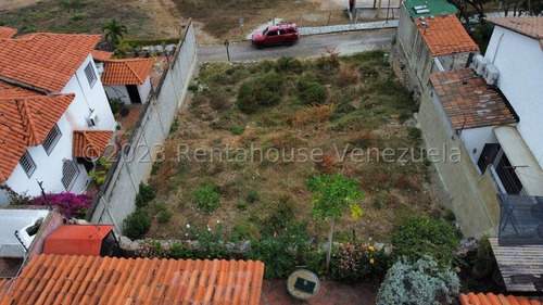 Maria Luisa Mendoza Vende Sensacional Terrreno En Zona Exclusiva Del Este De Barquisimeto, Con Vigilancia, Es Amplio Ideal Para Construcción De Exclusiva Vivienda 2 4 1 8 9 5 0