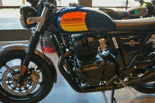 Royal Enfield Interceptor - Barcelona Blue Financiada