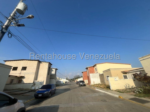 Venta Casa En Cabudare En Obra Gris, Ubicada En Un Urbanismo Cerrado Con Seguridad ,urb La Montanita Katty Vasquez Kv- Cod 25 -19913