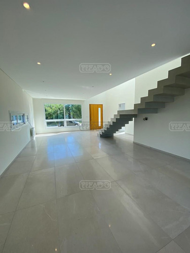 Casa En Venta En Santa Elena, Pilar Del Este, Pilar