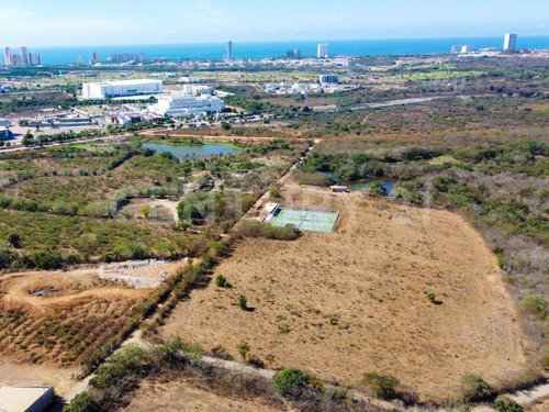 Terreno En Venta En Mazatlan, Sinaloa, Mexico. 37,566 M2 Frente A Nuevo Hospita