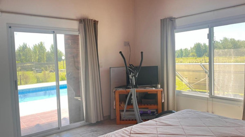 Casa En Venta - 3 Dormitorios 2 Baños - Cocheras - 1.000mts2 - Coronel Brandsen