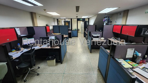 Jr Catia, Venta Edificio, Con 10 Puestos De Trabajo, Sala De Reuniones, Oficina Para Gerente. Perfecto, Para Que Opere, Cualquier Tipo De Negocio.