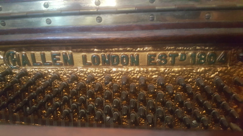 Imagen 6 de 7 de Piano Vertical Inglés Marca Challen