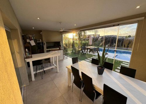 Casa Chalet En Venta En Santa Lucia, Pilar Del Este, Pilar
