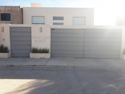 Preciosa Residencia En Los Cantaros Residencial, Jardín, 3 Recamaras, Estudio..