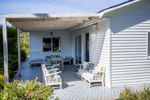 Casa Luminosa A Pasos Del Mar. 4 Piezas. Se Vende Amoblada