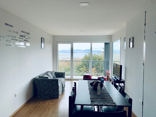 Moderno Departamento Con Vista Al Canal Y Las Montañas