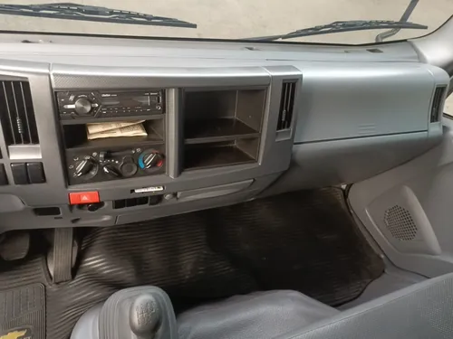 Como Nueva Chevrolet Nqr 2023 Furgon Carga Seca Con 30.000km