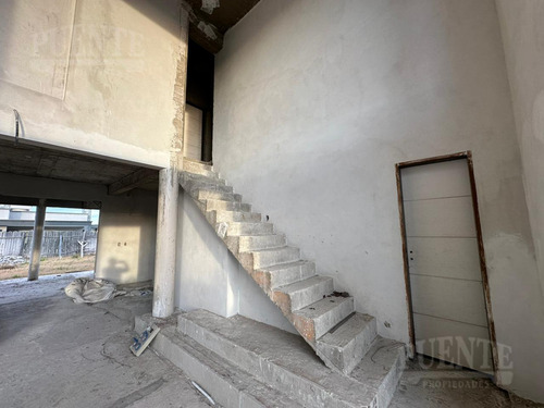 Obra En Construcción A La Venta En Lagos De Canning 1