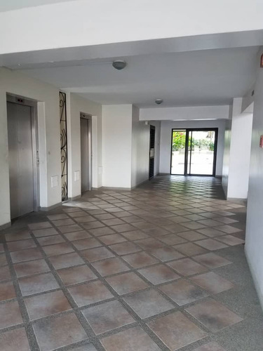 Imagen 10 de 13 de Apartamento En Alquiler En Altos Del Mirador Av. Cuatricentenaria