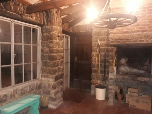 Casa En Venta - 3 Dormitorios 2 Baños - 200mts2 - Azul