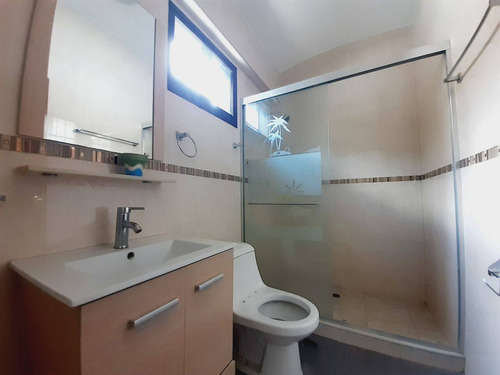 Se Vende Hermosa Casa Ubicada En San Diego, Urbanización Granja Colonial