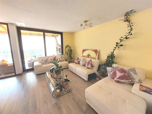 Casa En Venta De 4 Dorm. En Lo Barnechea